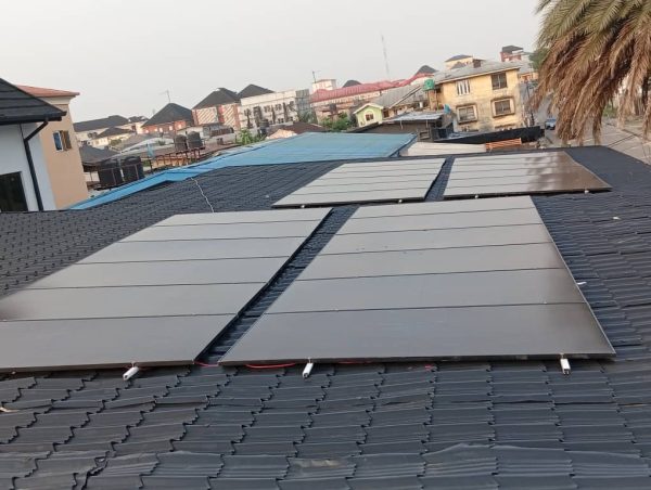 A 20 kVA solar power system with a 45 kilowatt-hour lithium battery, 24 bifacial 620 watt solar panels, and two 120 amp MPPT controllers.